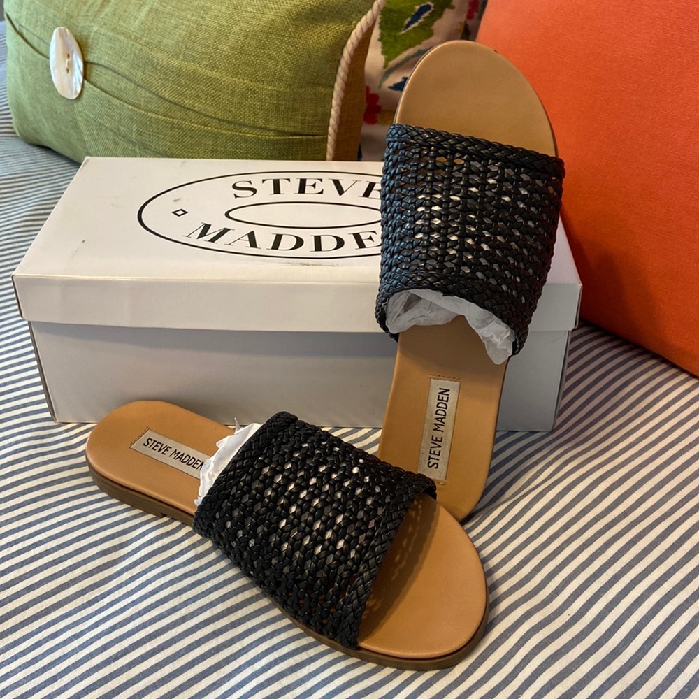 Steve Madden black slip ins - great condition!